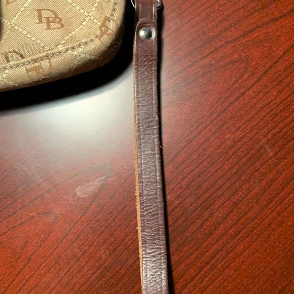 NWOT Authentic Dooney & Bourke wristlet Max Quilt Style QW20-A5 Brown/Tan - Picture 2 of 4